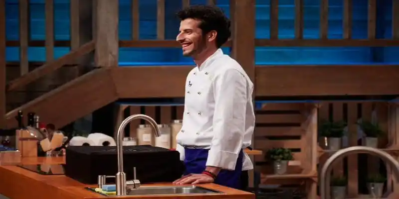 Venezolano Armando Mundaraín clasifica a final de MasterChef Hungría