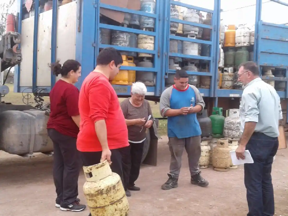 Nueva entrega de garrafas solidarias en Frontera 