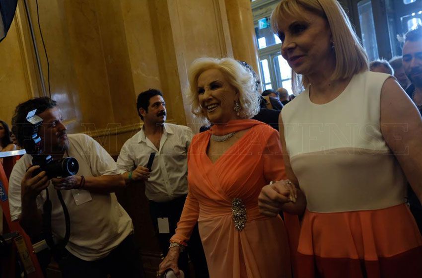 La llegada de Mirtha Legrand y otros artistas