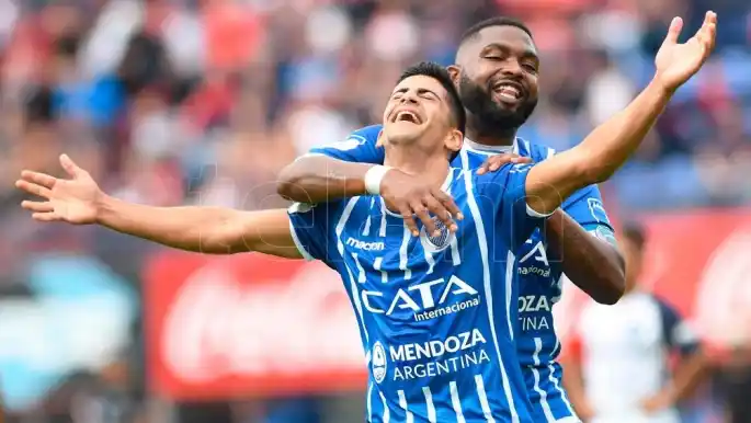 Godoy Cruz goleó a San Lorenzo y ahora es el escolta de Boca