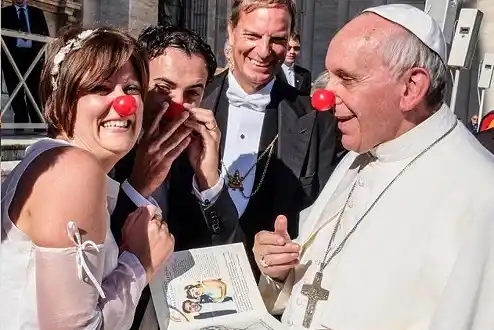 Se puso una nariz roja para apoyar a una fundación contra el cáncer