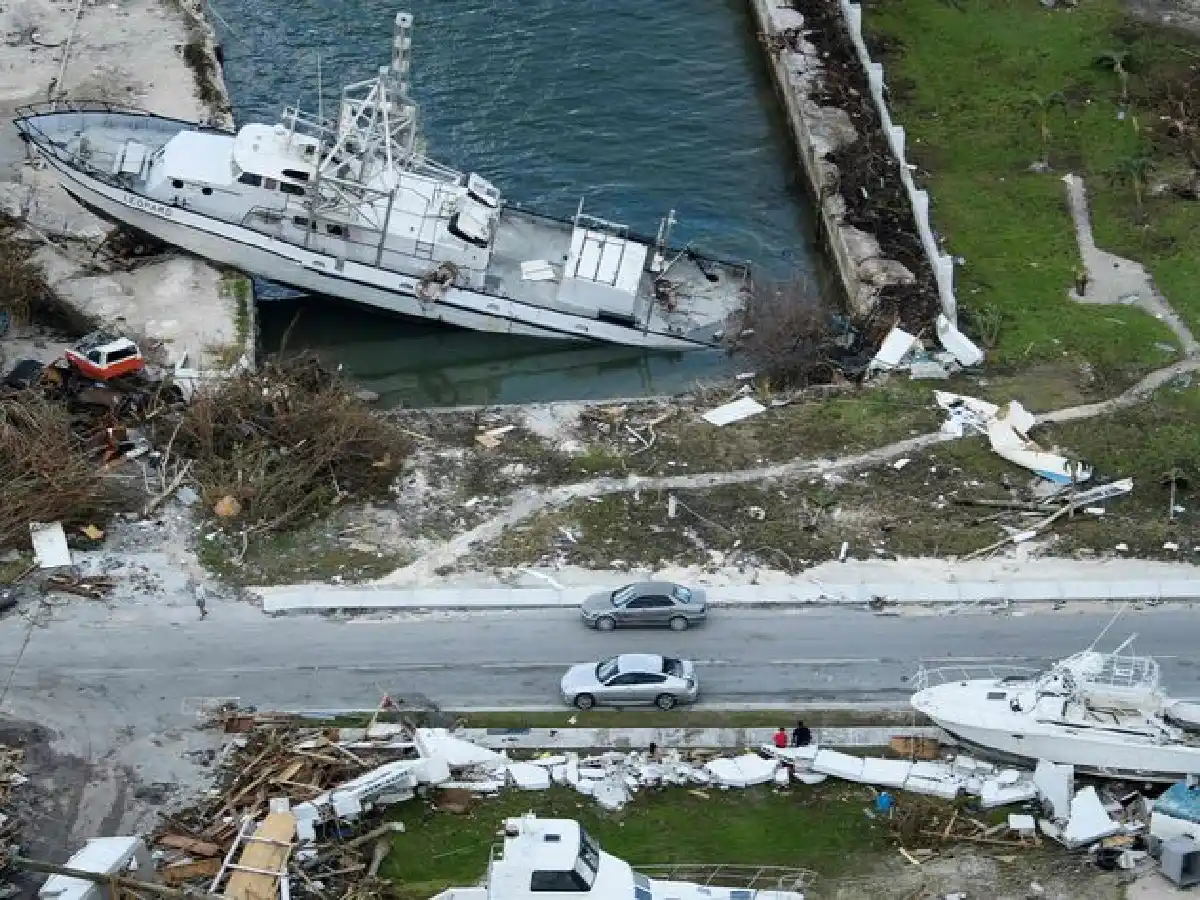 Dorian se debilita a categoría 1 frente a la costa de Carolina del Norte