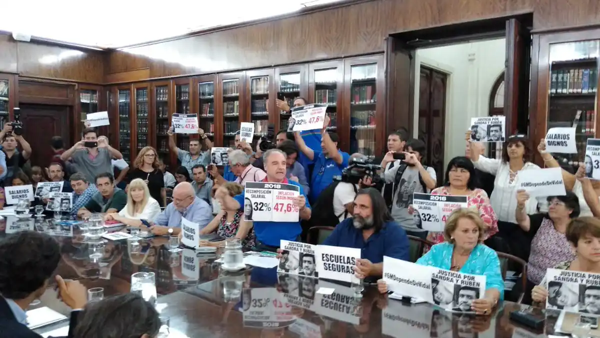 Primera reunión Paritaria docente 2019 arrancó con el gobierno levantándose y un cuarto intermedio