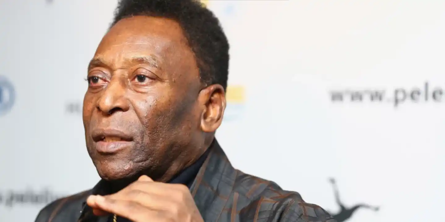 Preocupa la salud de Pelé: fue internado de manera urgente