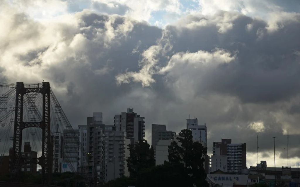 La temperatura actual, registrada a las 6 de la mañana, marca 12.4°C,