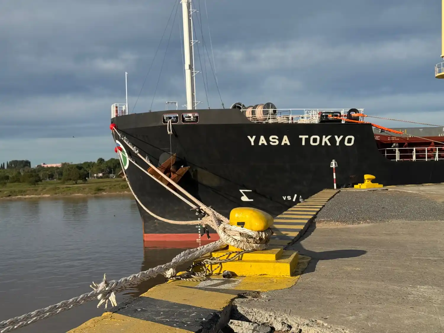 yasa tokyo amarrado muelle elevador