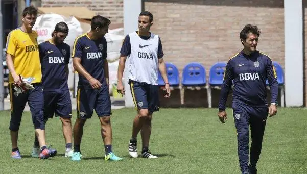 Carlos Tevez y Pablo Pérez volvieron a entrenar aparte