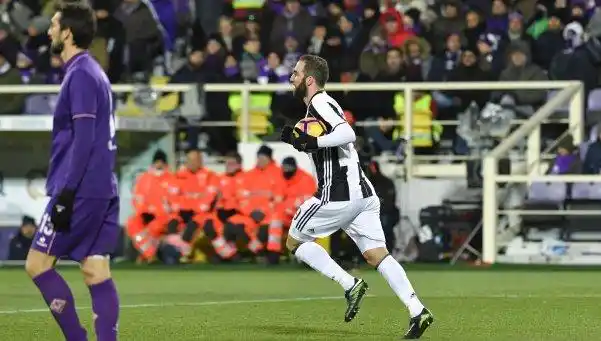 Juventus cayó a pesar del gol de Higuaín y arde el Calcio