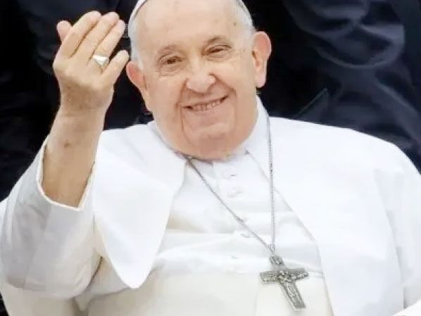 El papa Francisco saludó a los fieles y regresó al  Vaticano tras más de un mes  hospitalizado:  “Gracias a todos”