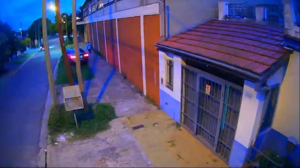 Un vecino de la zona intentó detener a uno de los delincuentes que se daba a la fuga.