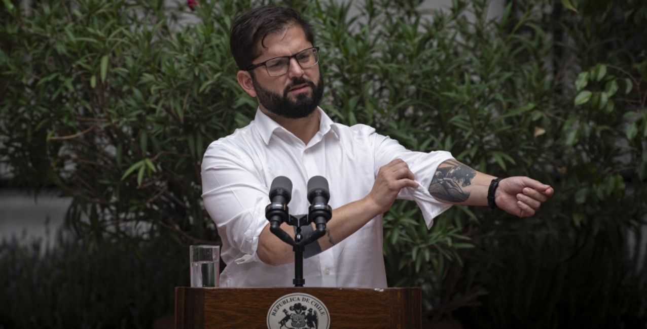 Gabriel Boric promulgó una ley con la mayor suba del salario mínimo en tres décadas