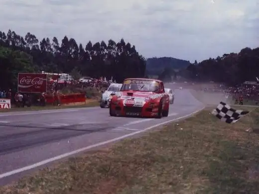 Momentos de una competición del piloto argentino Oscar “Pincho” Castellano.