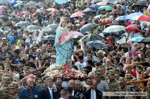 Miles de personas peregrinaron a San Nicolás para honrar a la Virgen del Rosario