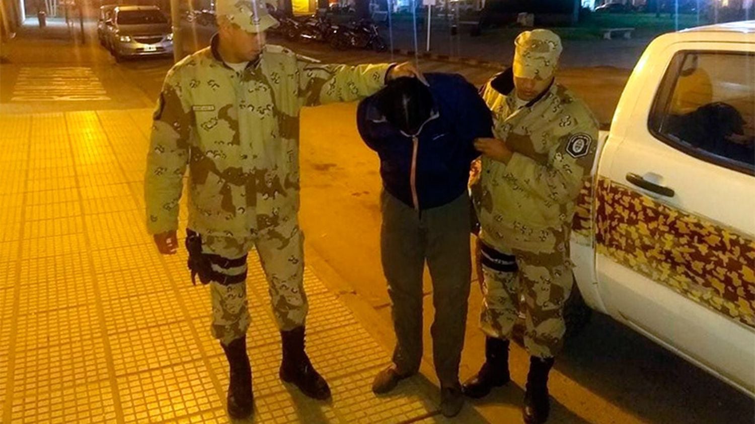 Ingresó a una casa y quiso violar a una mujer: la salvaron los vecinos
