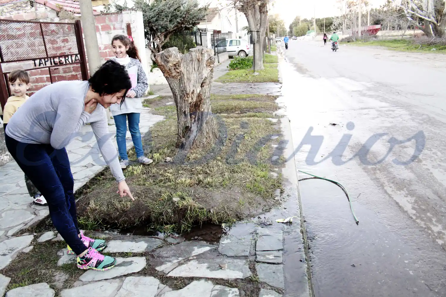 Siguen las pérdidas de agua en el barrio 9 de Julio y Los Tilos