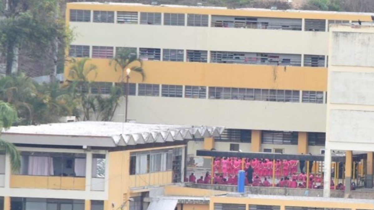 DENUNCIAN MALTRATOS Y VEJACIONES: por motín de reclusas remueven a directora del INOF