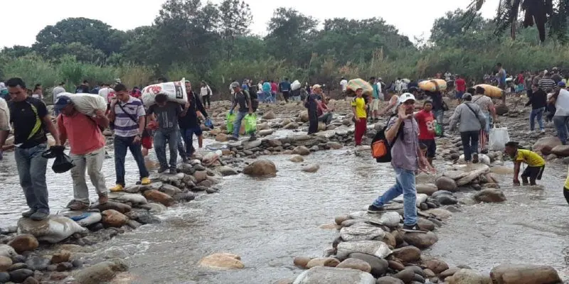 Atrapados: migrantes padecen entre el crimen y el coronavirus en la frontera con Colombia