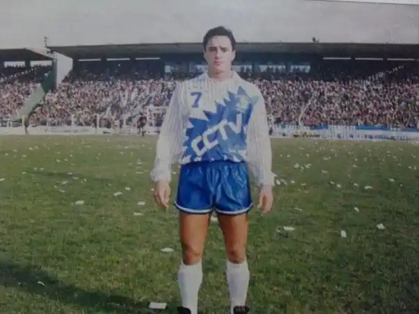 El "Pato" Subiledt con la camiseta de Alvarado.