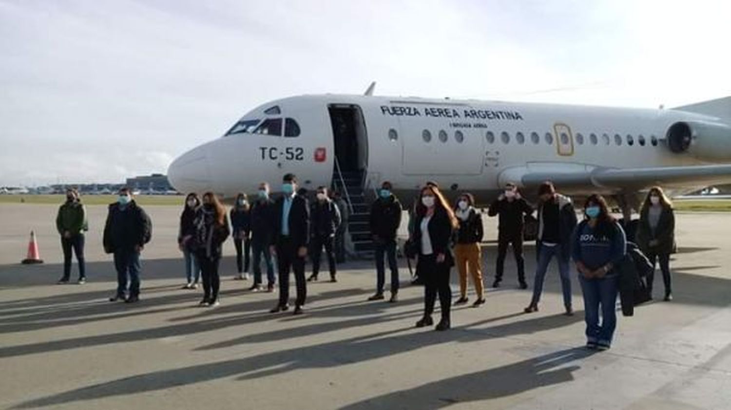 Fuerza Aérea Argentina traslada médicos voluntarios al Chaco