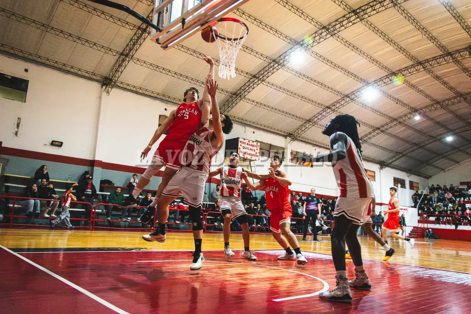 Duelo de los hermanos Bayúgar. Agustín de Huracán busca el doble ante la marca de Franco de Quilmes