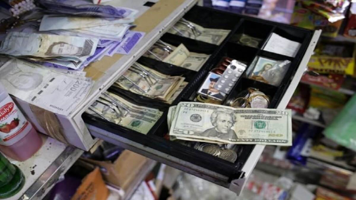 DÓLAR PARALELO IMPARABLE: supera la barrera de los 50 bolívares (+Detalles)