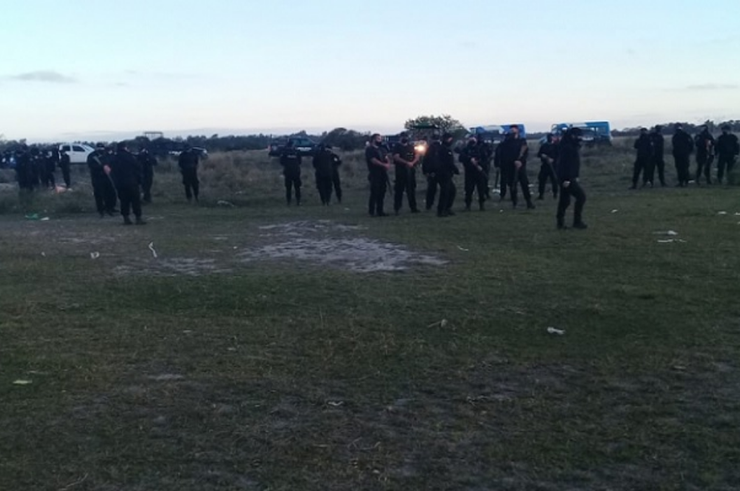 500 personas tomaron tierras y se tirotearon con la policía en Reconquista