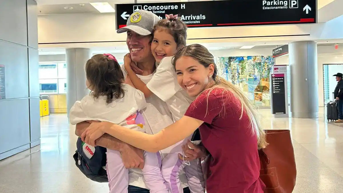 ¡DE CAL Y ARENA! Guaidó fue saboteado por chavistas, pero se reencontró con Fabiana y sus hijas (VIDEOS)