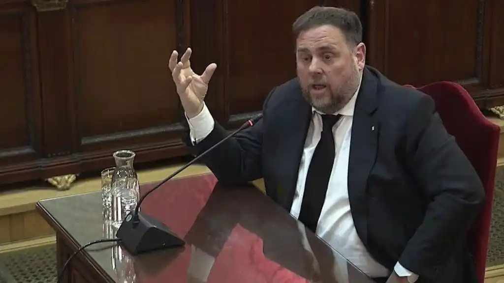 La coalición de izquierda de España pende de una consulta independentista en Cataluña