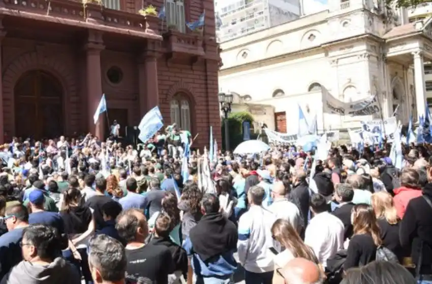 Trabajadores municipales aceptaron la oferta salarial y levantaron el paro de este martes