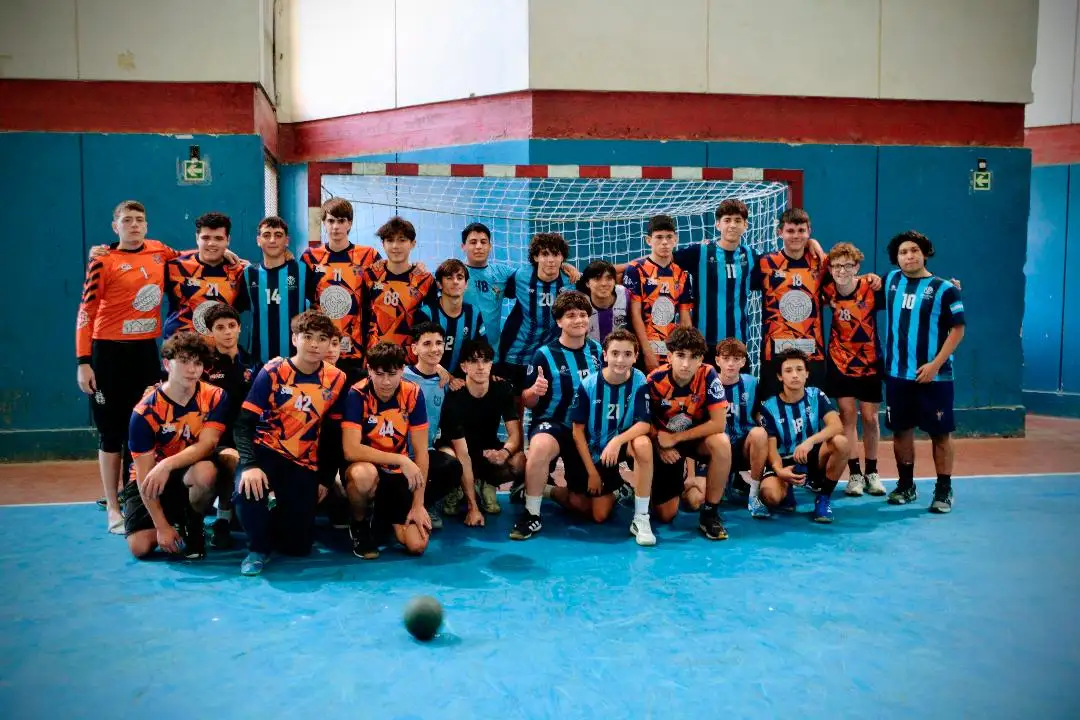 Los equipos de Juveniles y Cadetes de la Uni y Azul.