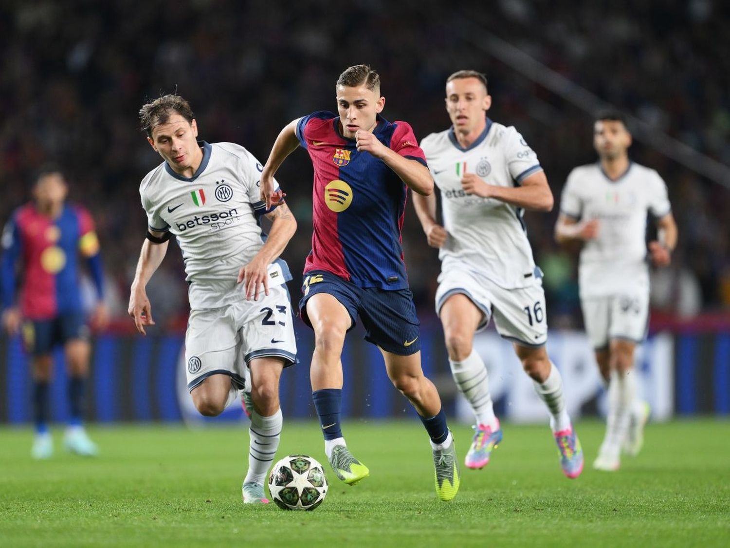 imagen Barcelona e Inter empataron en un partido cargado de golazos por las semifinales de la Champions League