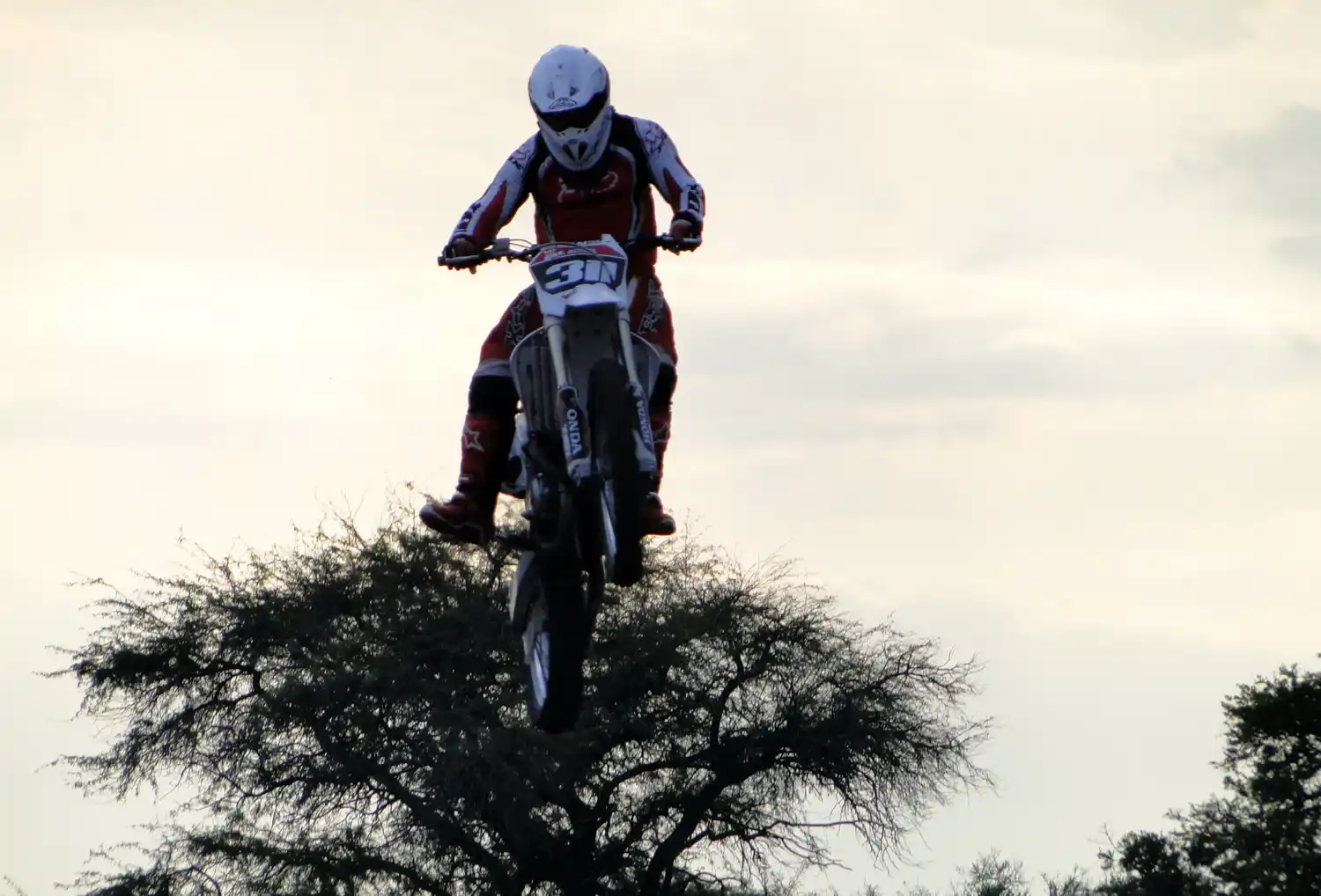 Esteban Adriel ganó en Expertos 125cc