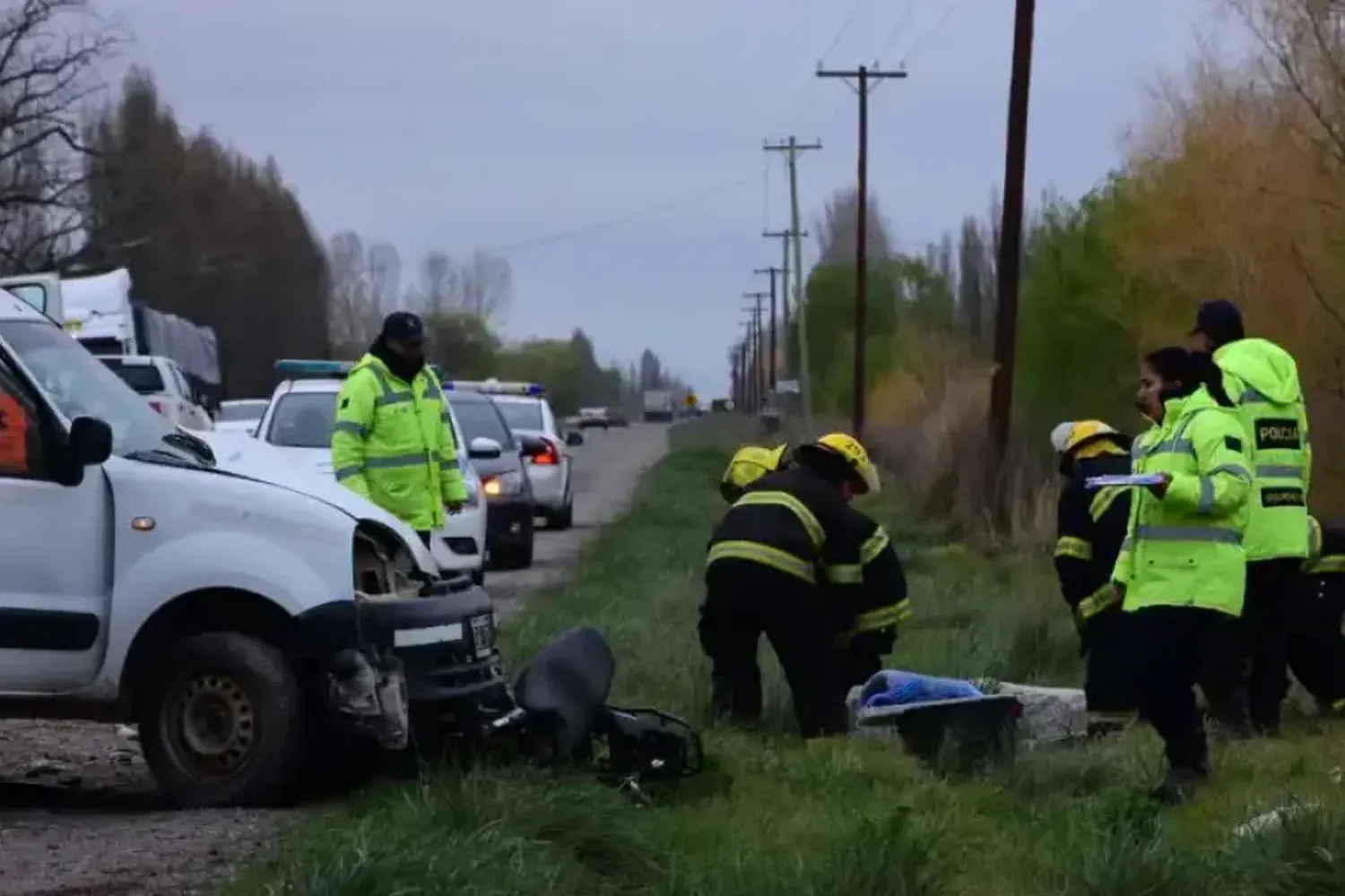 Conmoción en la región: murió un motociclista tras caer a un canal de desagües