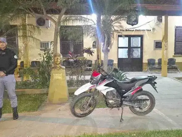 Tras un asalto a mano armada en un supermercado, 
la Policía detuvo a un hombre y retuvo a un menor