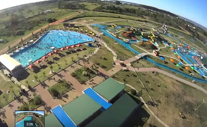 Cómo se ve desde un dron el majestuoso Parque Acuático de Federación