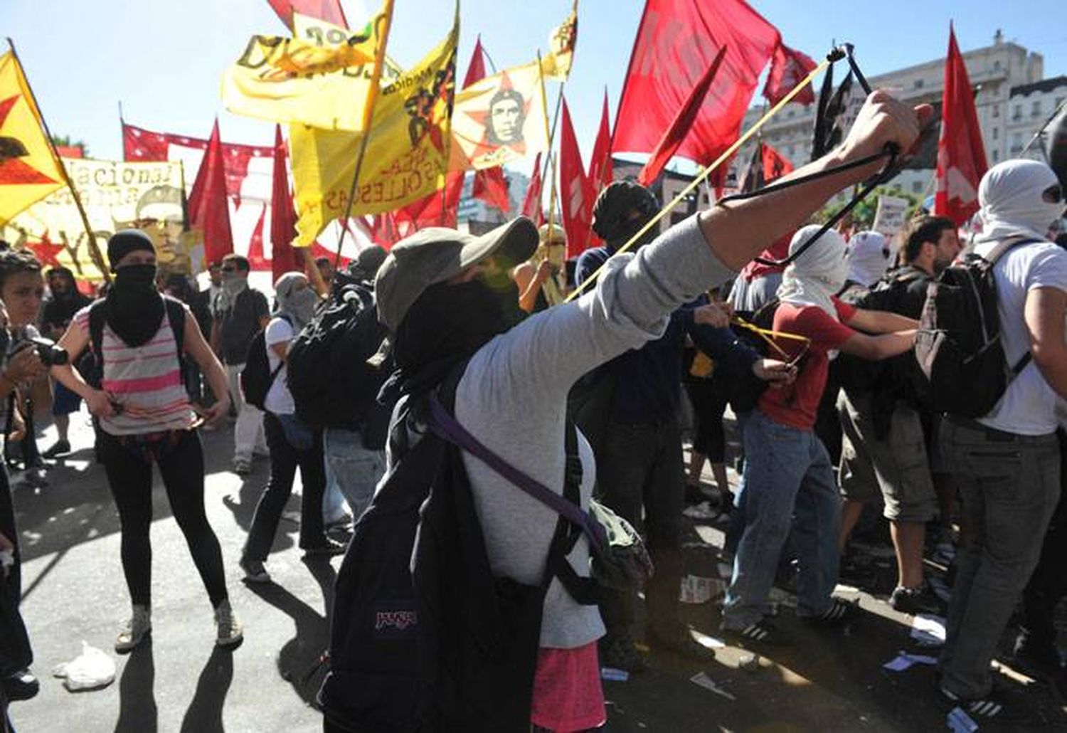 Eligieron al rector de la UBA en medio del caos y la violencia de estudiantes
