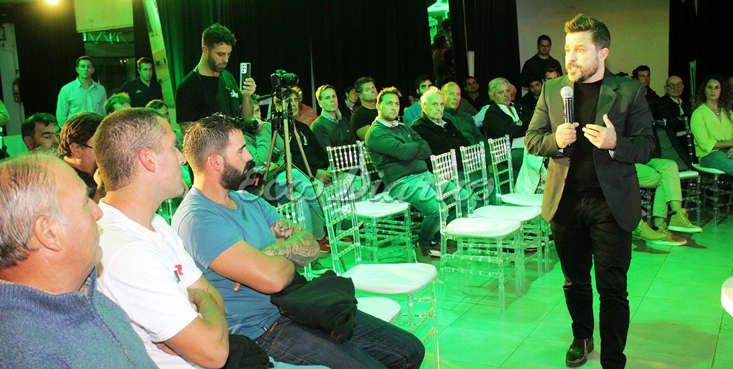 Anoche. El diputado nacional Martín Tetaz disertó en el salón de Chez Guegnon