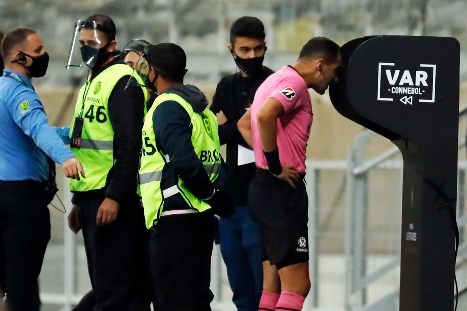 Luego de otro papelón del VAR, Boca quedó eliminado de la Copa Libertadores