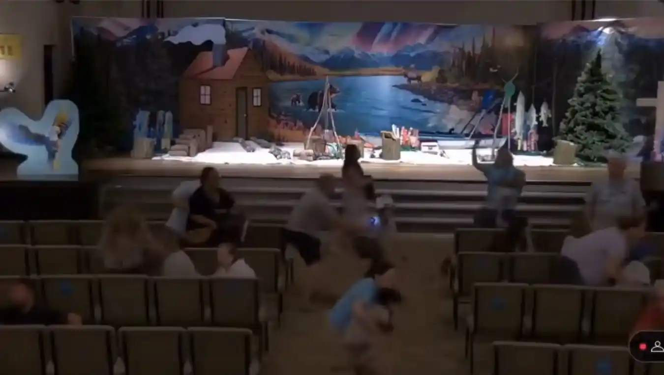 Muere un hombre que atacó a balazos a feligreses en una iglesia en Michigan