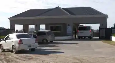 Se logró dar con uno de los dos prófugos del asalto a una familia en el country.