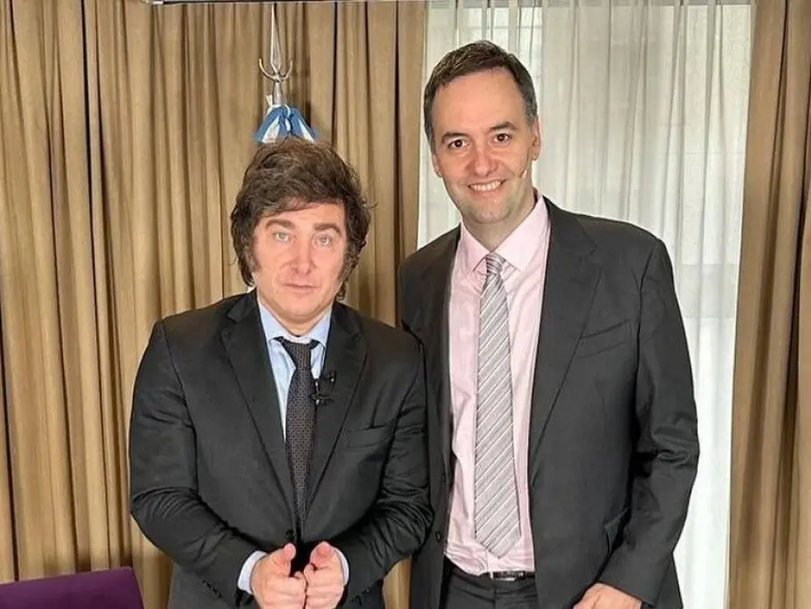 Milei respaldó a Manuel Adorni ante las críticas por su patrimonio