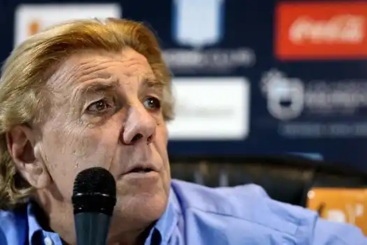 Envuelto en las dudas, Merlo arranca su tercer ciclo al frente de Racing