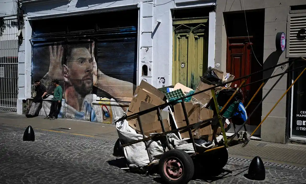 Una familia necesitó $1.128.398 en junio para no ser pobre