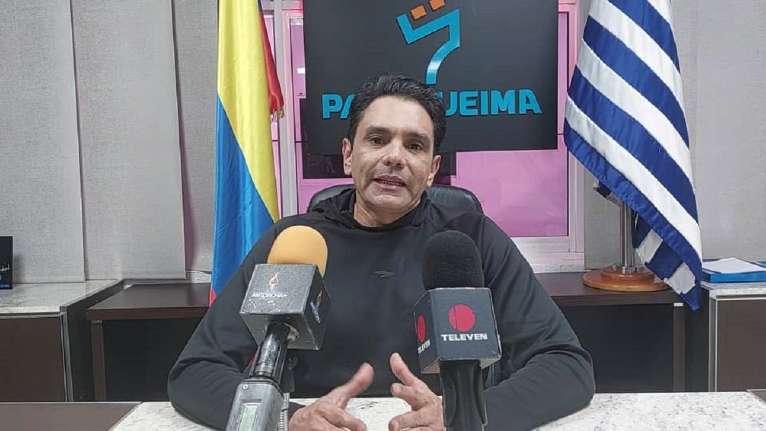 ¿BURGOMAESTRE GOZÓN? Alcalde de El Tigre regala y promueve juguetes para adultos
