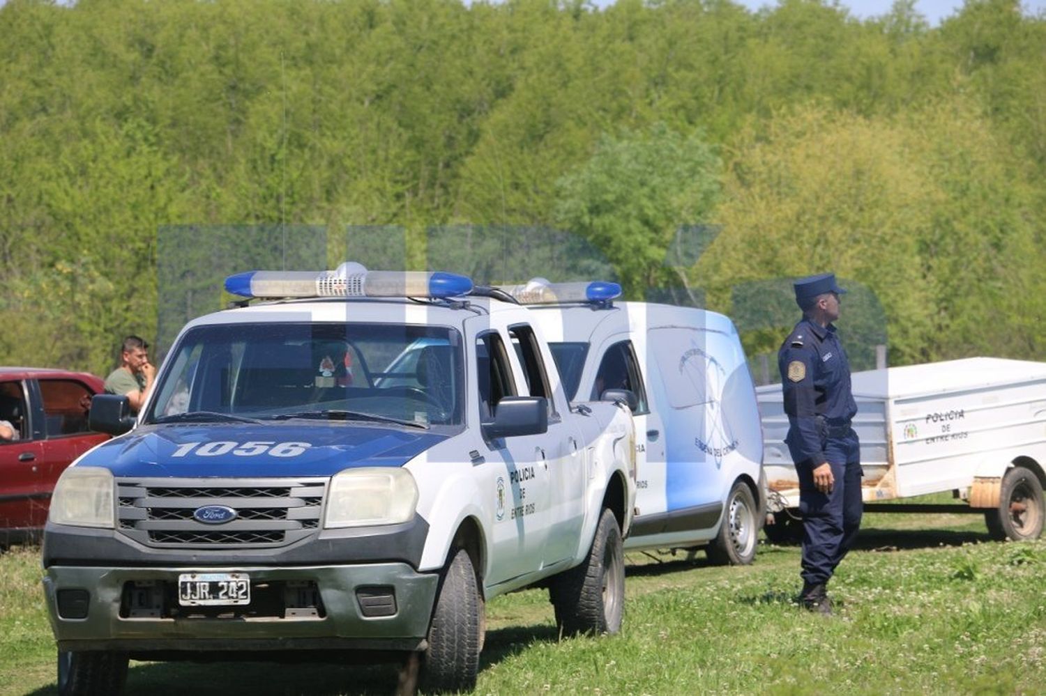 pemstrongLa Policía traslada el cuerpo del joven asesinado en el barrio Molinari /strong/em/p