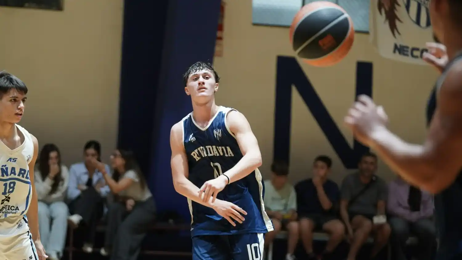 Rivadavia recibe a Centro Basko en el Piso de los Deportes