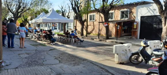 Rige el pase sanitario y hubo jornada récord de vacunación, con más de 900 aplicaciones
