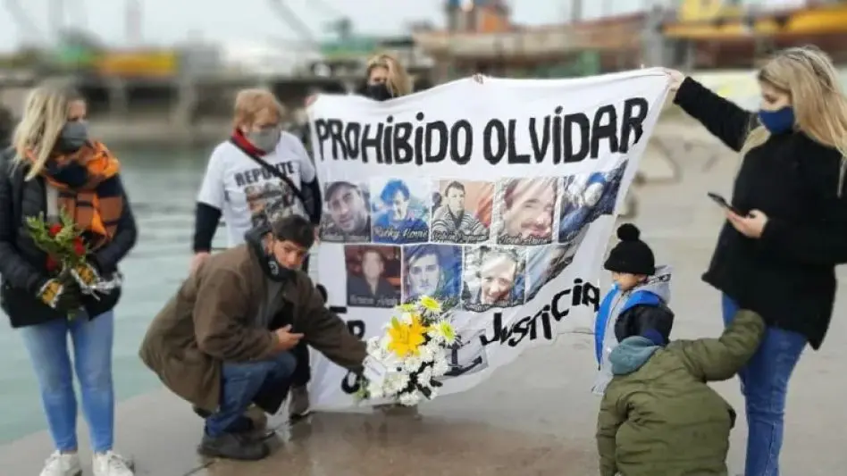 "A 8 años del hundimiento del Repunte: inauguran un mural para mantener viva la memoria y exigir justicia"