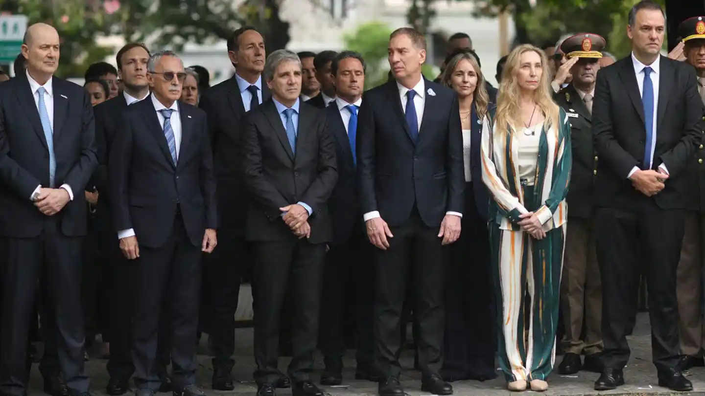El ministro de Salud, Mario Lugones, junto a los miembros del Gabinete. Fuente: @Mariolugones_ar