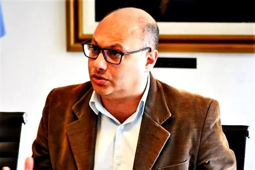 El intendente dijo que no tiene plata pero la va a juntar para esa fecha.